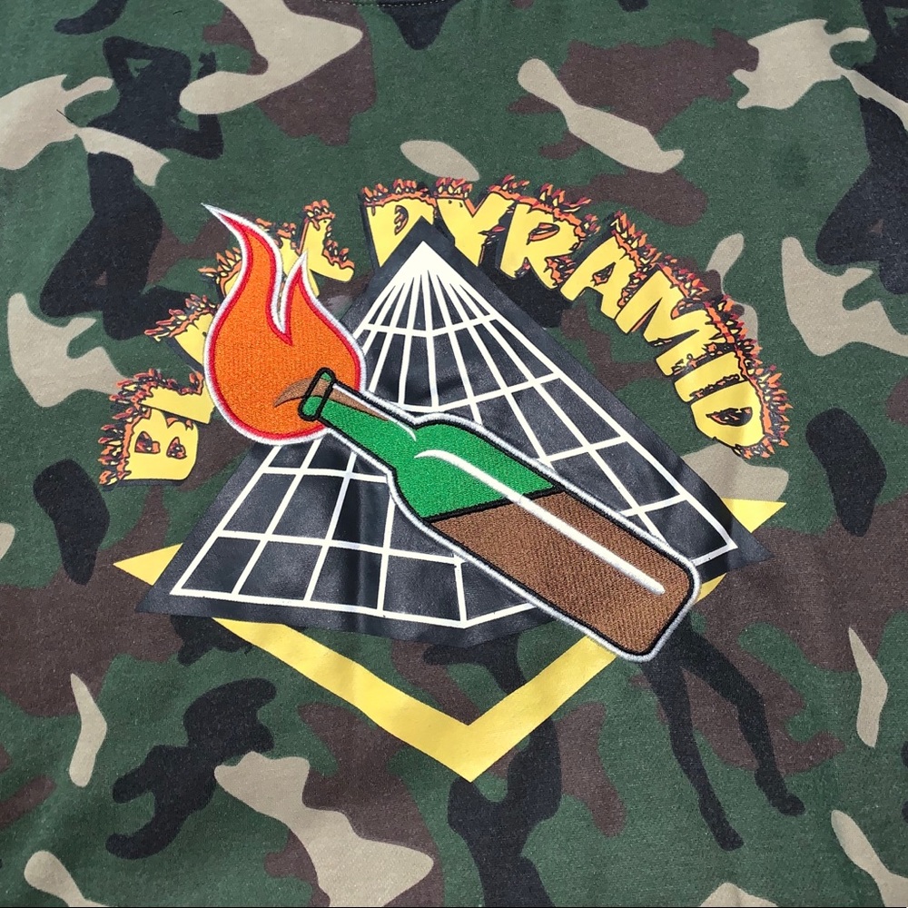 BLACK CAMO PYRAMID SWEATER